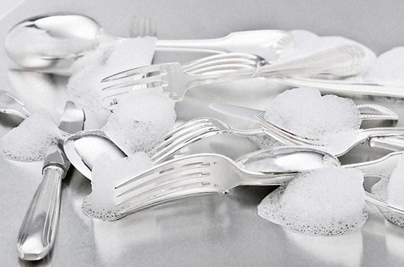 (Français) Le nettoyage de son argenterie noircie