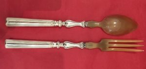 Couvert à salade d'une ménagère de 92 pièces, Christofle, modèle filet