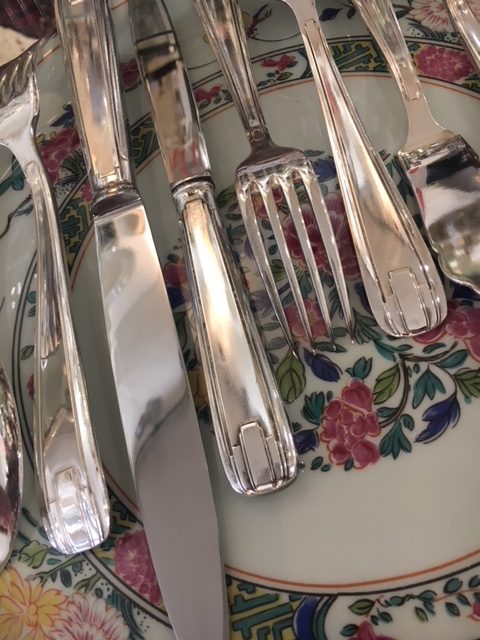 (Français) Ménagère art-déco- Vautrain (Plasait, succ)-124 pièces-Porcelaine PUIFORCAT-modèle-Fung-Hai