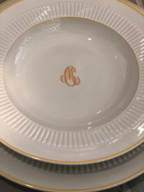 (Français) Rare service de table en porcelaine signé Christofle !