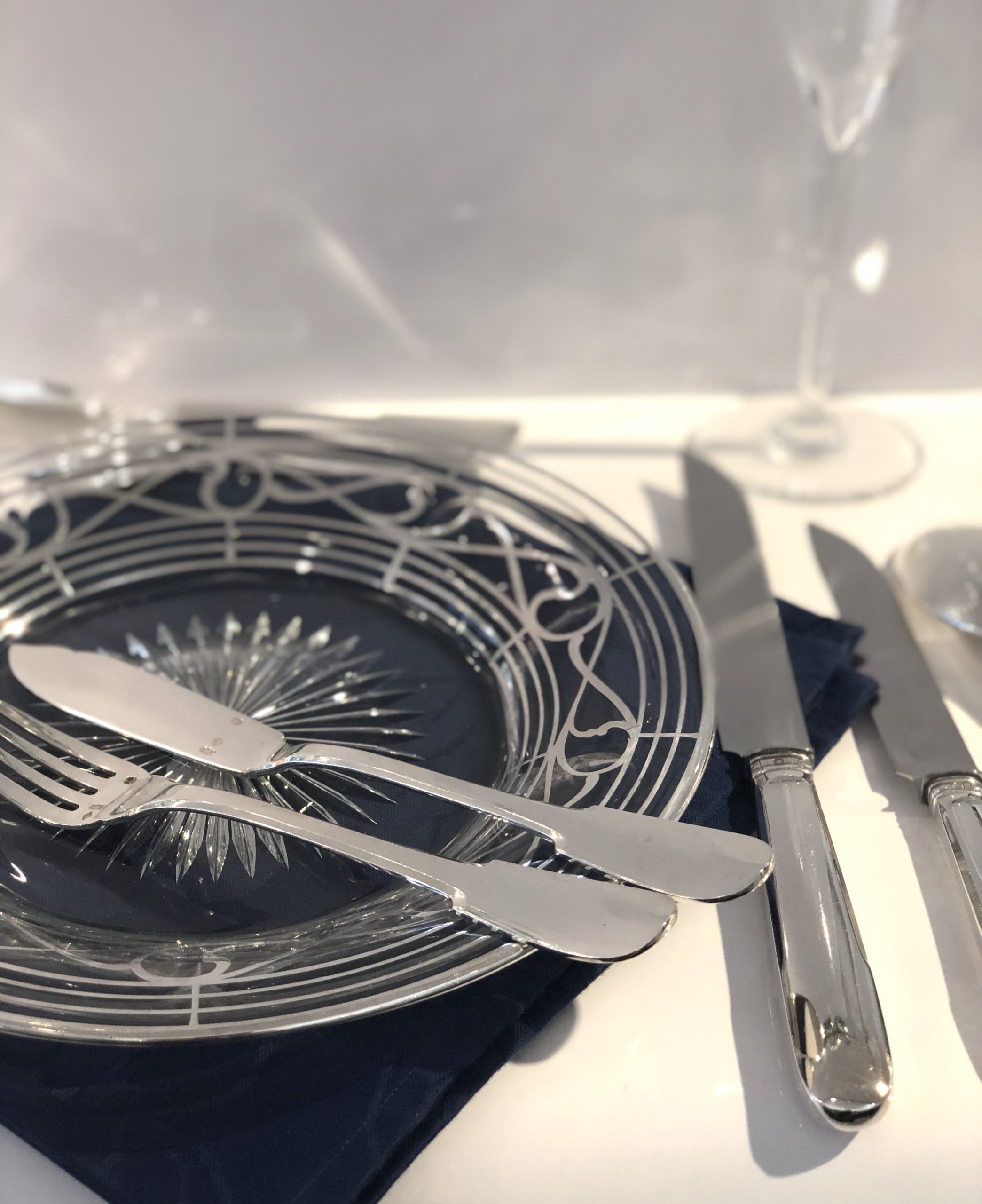 (Français) Très rare ménagère en argent massif, modèle Vieux Paris, signée Christofle, Cluny, 123 pièces !