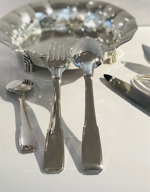 Rare ménagère, en argent massif, art-déco, signée Boulenger, 143 pièces.