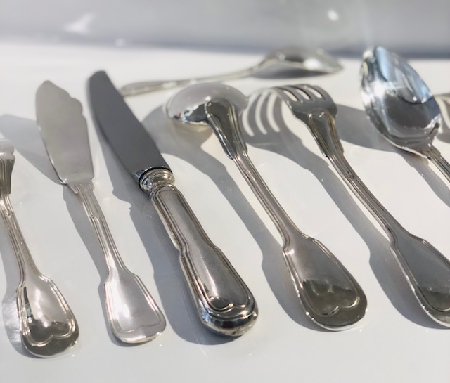 (Français) Ménagère en argent massif, modèle Filet, 122 pièces