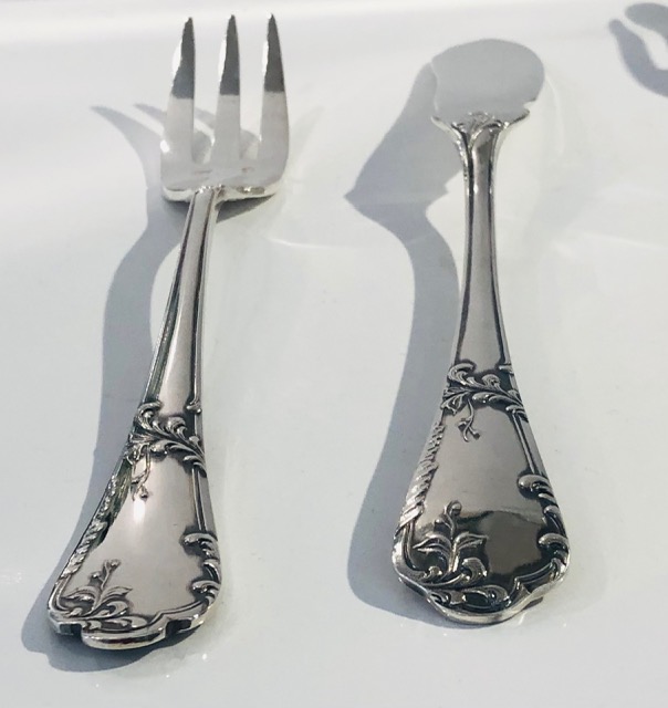 Jolis rinceaux floraux de style Louis XV