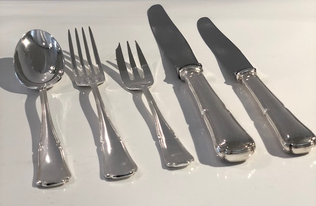 (Français) Ménagère, Filet contours, signée Plasait, à saisir vite !