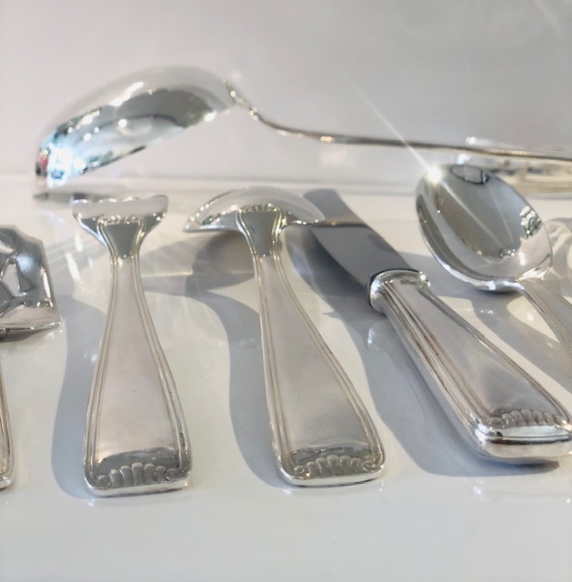 Très joli modèle Art-Déco.