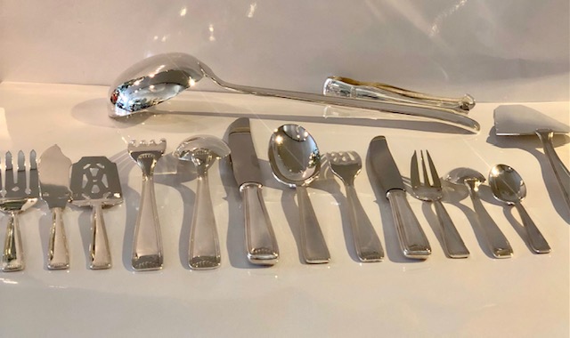 (Français) Ménagère de 114 pièces, à saisir vite !