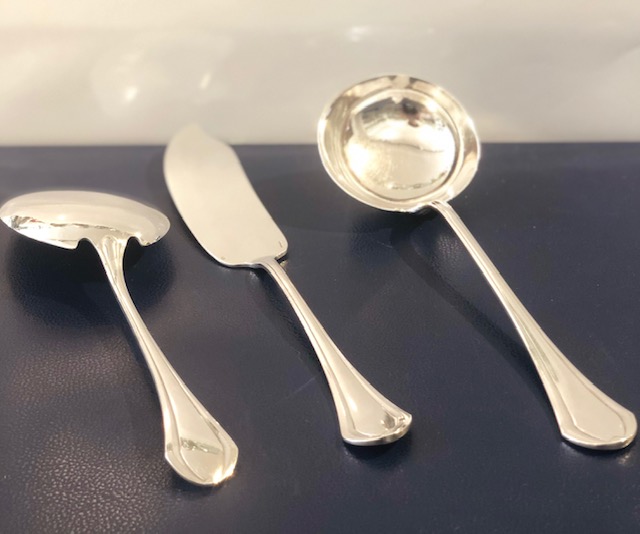 Ménagère comprenant 120 pièces, signée Christofle, modèle Printania.