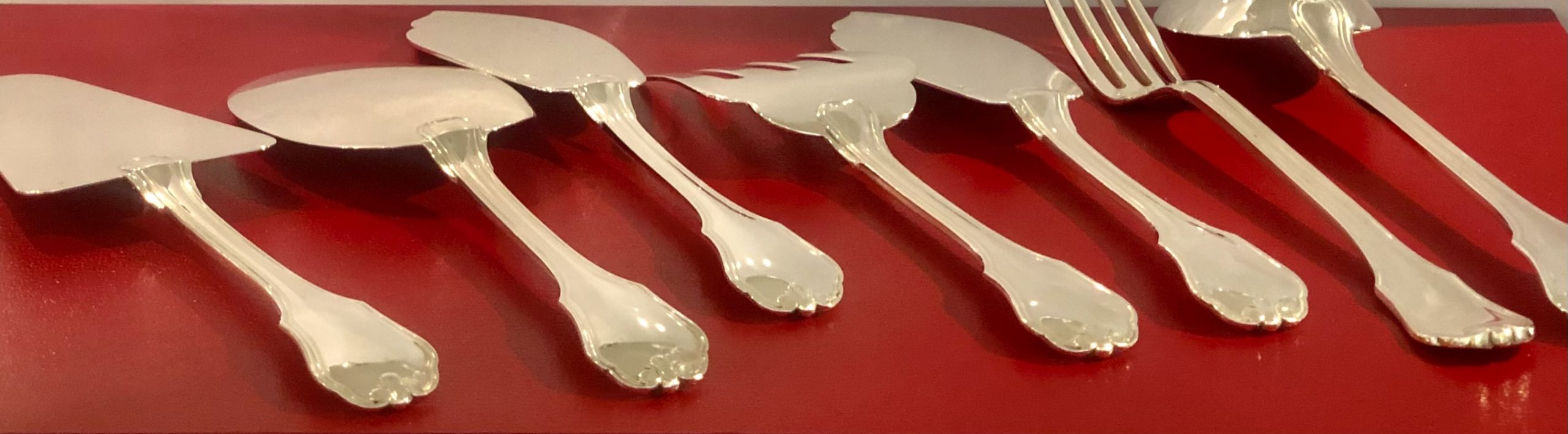 (Français) Très belle ménagère, en argent massif !