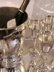 8 coupes à champagne, en argent massif, en parfait état.