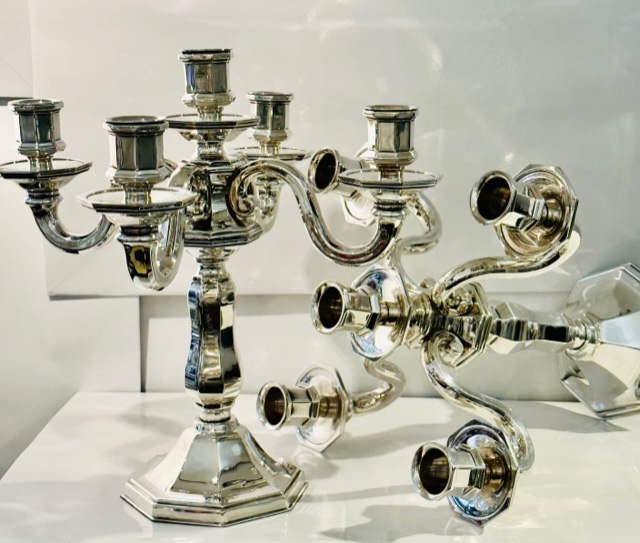 (Français) Paire de chandeliers art-déco à 5 lumières.