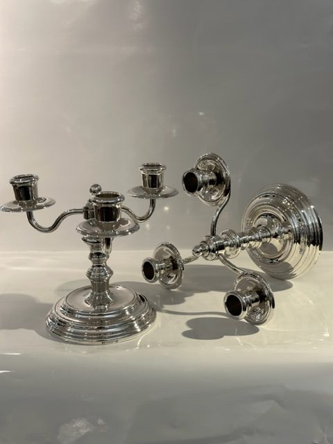 (Français) Paire de bouts de table Christofle.