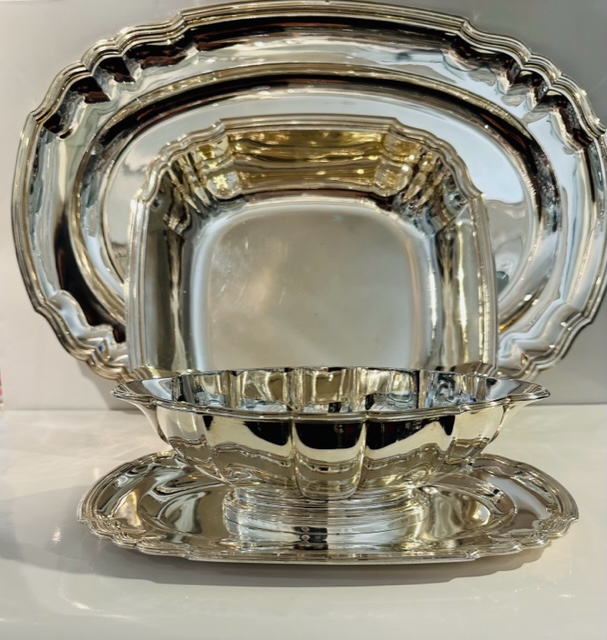 (Français) Jatte + plat ovale + saucière en argent massif.