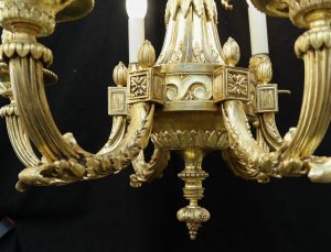 Hauteur : 1m (possibilité de rajouter ou d'enlever des maillons de la chaîne).  Damiètre : 55cm, électrification neuve.